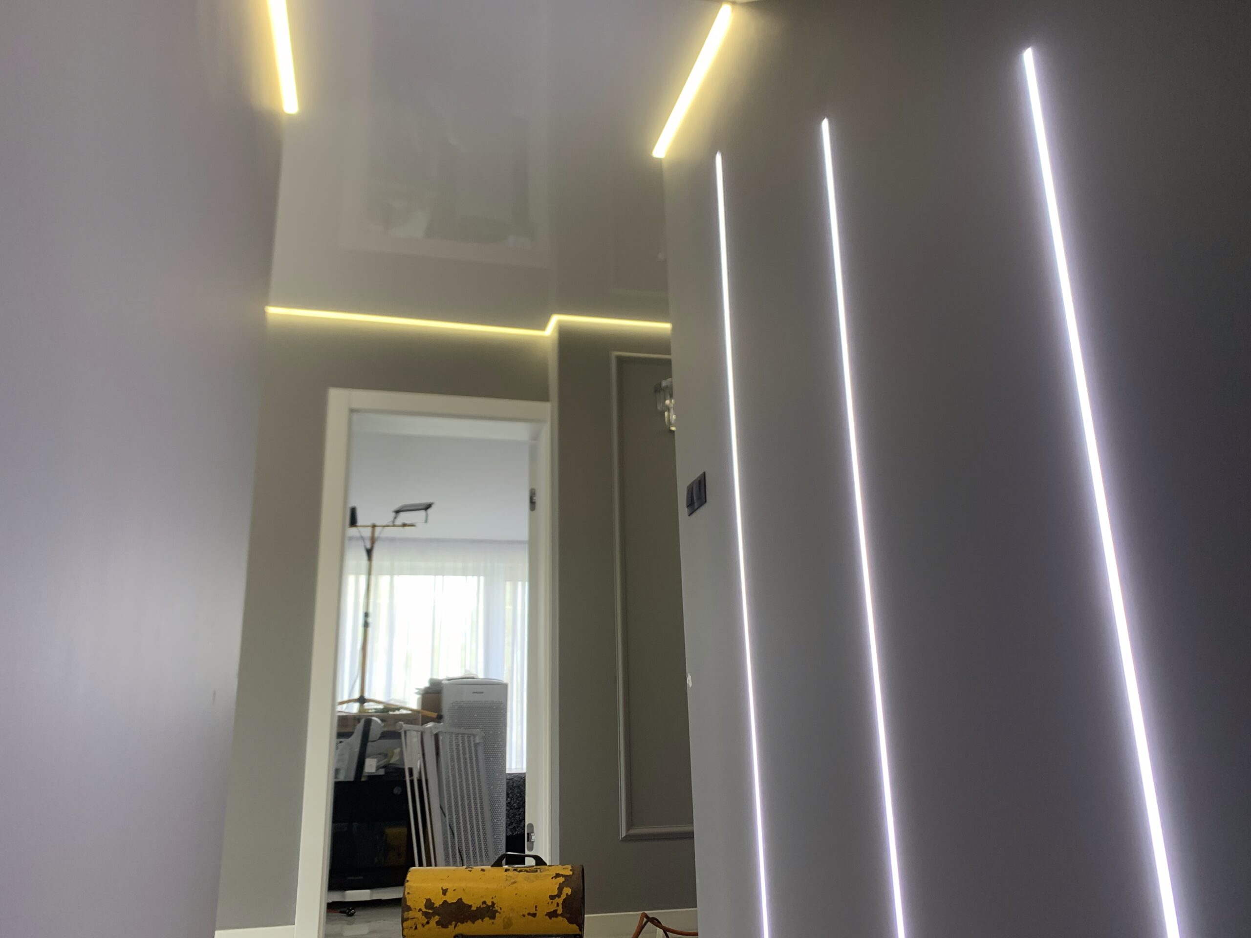 натяжные потолки с подсветкой